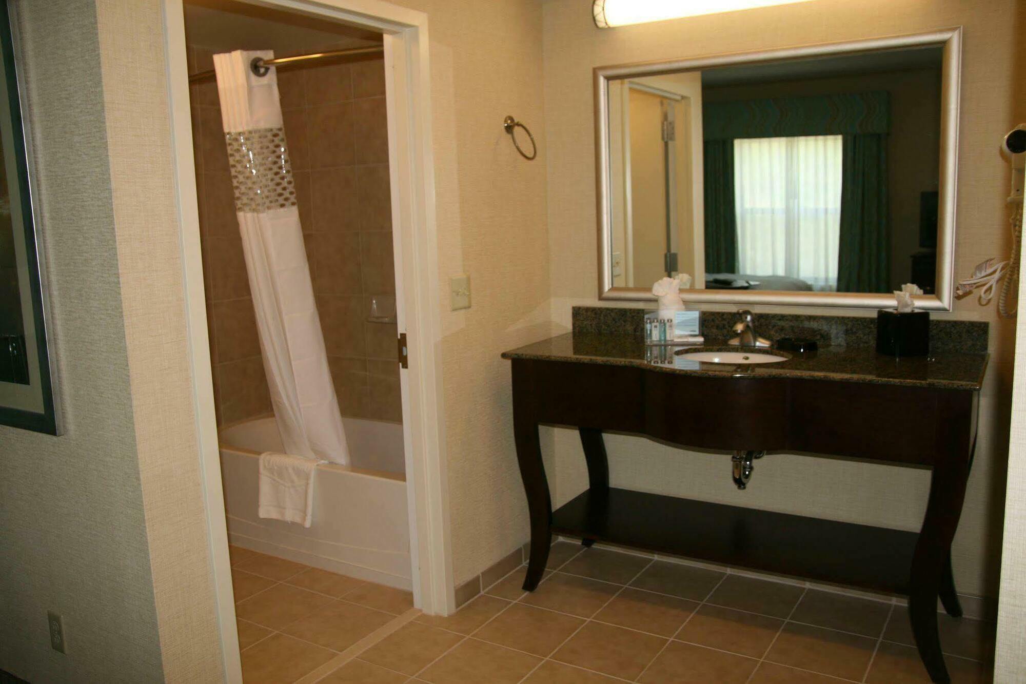 Hampton Inn & Suites Wilkes-Barre Esterno foto